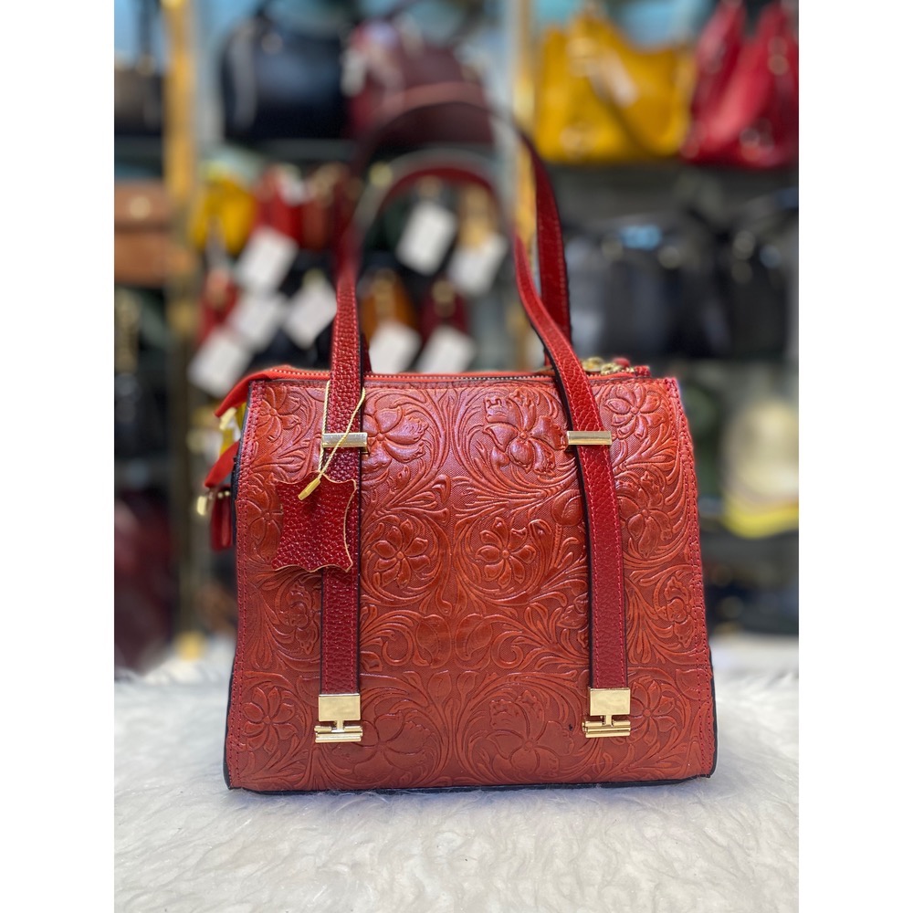 کیف قرمز قلم زنی