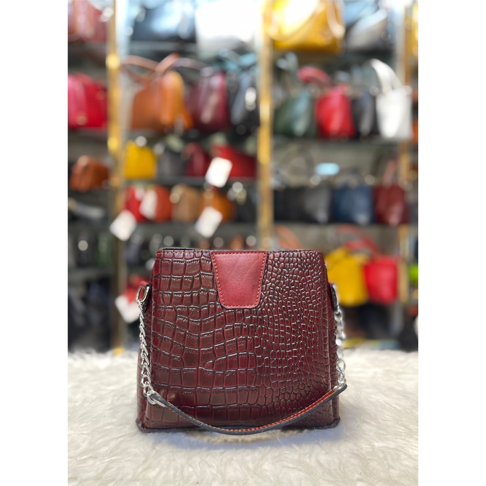 کیف دستی دوشی زرشکی